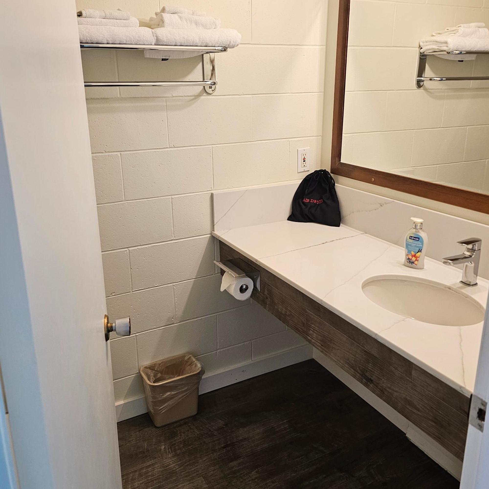 Pacific Rim Motel Юклулет Экстерьер фото